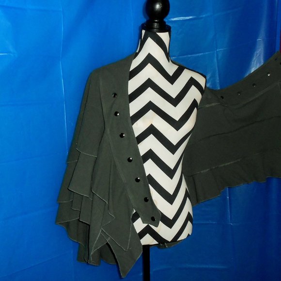Army Green Button-Up Ruffle Cape Jacket - Picture 7 of 12